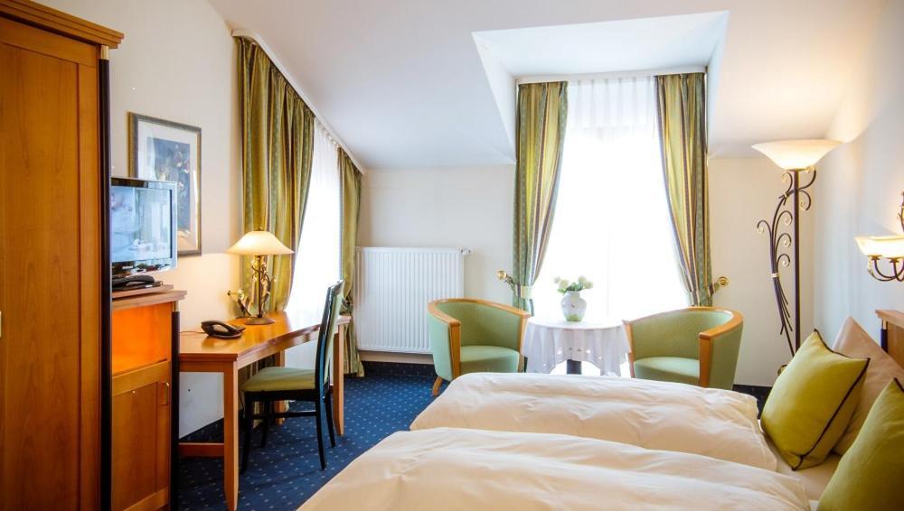 Landhotel Schneider Riedenburg Extérieur photo